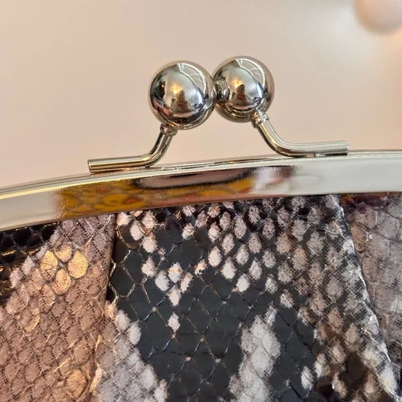 COACH Black and Gray Python Printed Leather Frames Kisslock Wristlet Clutch - Picture 4 of 11